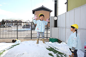 雪遊び楽しかったね　ひよこ・あひる