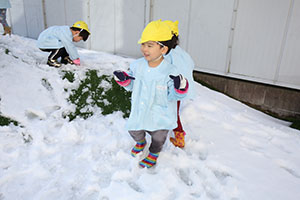 雪遊び楽しかったね　ひよこ・あひる