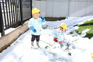 雪遊び楽しかったね　ひよこ・あひる