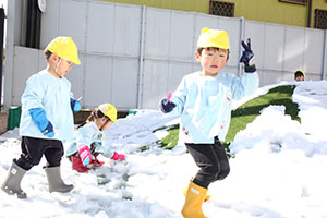 雪遊び楽しかったね　ひよこ・あひる