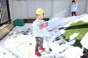 雪遊び楽しかったね　ひよこ・あひる