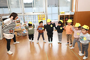 マラソンの表彰式が行われました　ひよこ・あひる