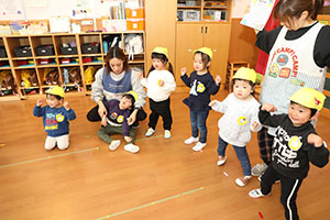 マラソンの表彰式が行われました　ひよこ・あひる