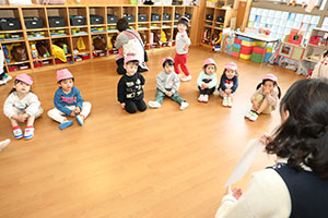 マラソンの表彰式が行われました　ひよこ・あひる