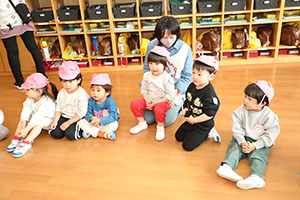 マラソンの表彰式が行われました　ひよこ・あひる