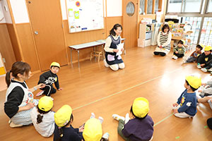 マラソンの表彰式が行われました　ひよこ・あひる