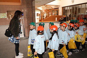小学校で交流会が行われました　
