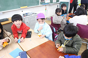 小学校で交流会が行われました　
