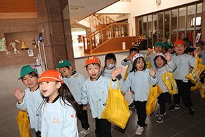 小学校で交流会が行われました　