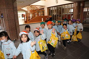 小学校で交流会が行われました　