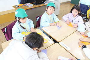 小学校で交流会が行われました　