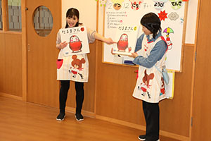 作品展参観が行われました　あひる・ひよこ組　NO．2