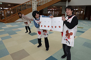 作品展参観が行われました　あひる・ひよこ組　NO．2