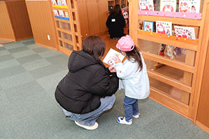作品展参観が行われました　あひる・ひよこ組　NO．1