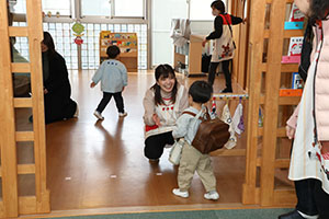 作品展参観が行われました　あひる・ひよこ組　NO．1