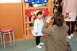 作品展参観が行われました　あひる・ひよこ組　NO．1