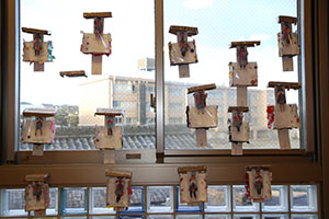 作品展の各クラスの個性あふれる作品　　　年中組