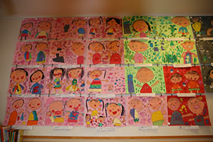 作品展の各クラスの個性あふれる作品　　　年中組
