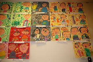 作品展の各クラスの個性あふれる作品　　　年中組