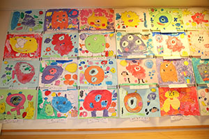 作品展の各クラスの個性あふれる作品　　　年中組