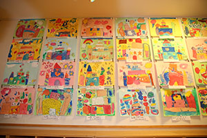作品展の各クラスの個性あふれる作品　　　年中組