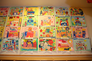 作品展の各クラスの個性あふれる作品　　　年中組