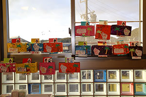 作品展の各クラスの個性あふれる作品　　　年中組