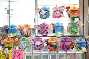 作品展の各クラスの個性あふれる作品　　　年長組