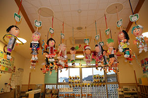 作品展の各クラスの個性あふれる作品　　　年長組