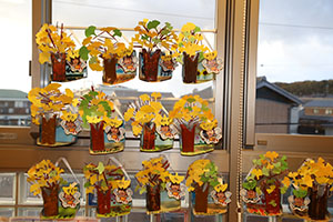 作品展の各クラスの個性あふれる作品　　　年長組