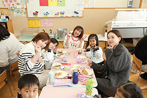 作品展　給食試食会 　　年中組　ー1日目ー