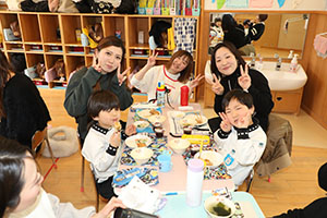 作品展　給食試食会 　　年中組　ー1日目ー