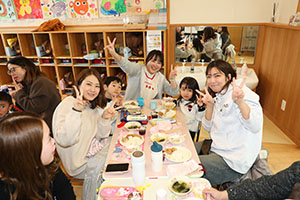 作品展　給食試食会 　　年中組　ー1日目ー