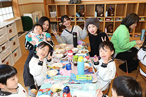 作品展　給食試食会 　　年中組　ー1日目ー