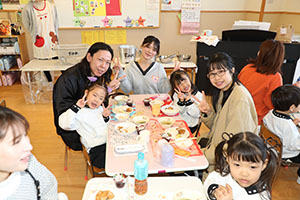 作品展　給食試食会 　　年中組　ー1日目ー