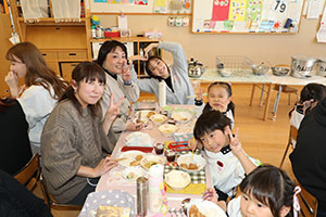 作品展　給食試食会 　　年中組　ー1日目ー