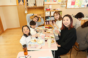 作品展　給食試食会 　　年中組　ー1日目ー