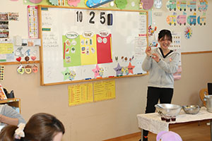 作品展　給食試食会 　　年中組　ー1日目ー