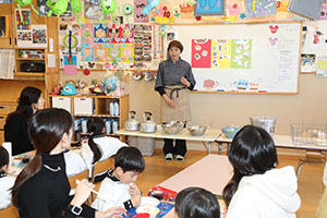 作品展　給食試食会 　　年中組　ー1日目ー