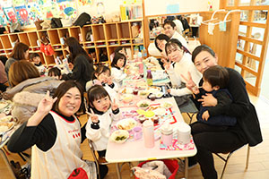 作品展　給食試食会 　　年中組　ー1日目ー
