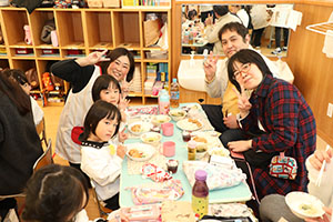 作品展　給食試食会 　　年中組　ー1日目ー