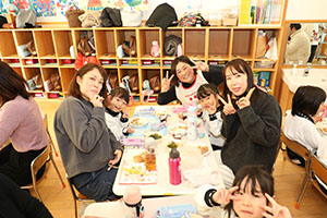 作品展　給食試食会 　　年中組　ー1日目ー