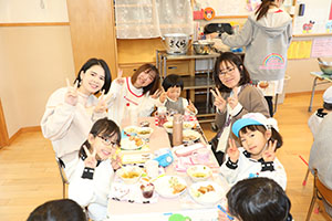 作品展　給食試食会 　　年中組　　ー2日目ー