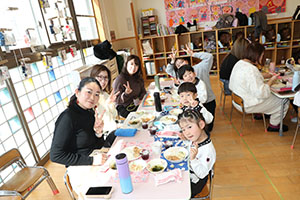 作品展　給食試食会 　　年中組　　ー2日目ー