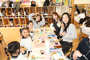 作品展　給食試食会 　　年中組　　ー2日目ー