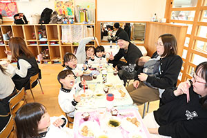 作品展　給食試食会 　　年中組　　ー2日目ー