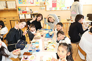 作品展　給食試食会 　　年中組　　ー2日目ー
