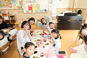 作品展　給食試食会 　　年中組　　ー2日目ー