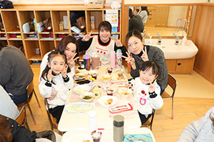 作品展　給食試食会 　　年中組　　ー2日目ー