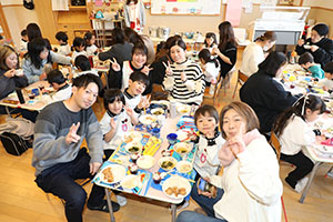 作品展　給食試食会 　　年中組　　ー2日目ー